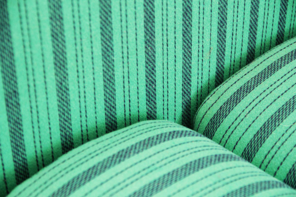 Oggetto di seduta scultoreo nello stile di Memphis